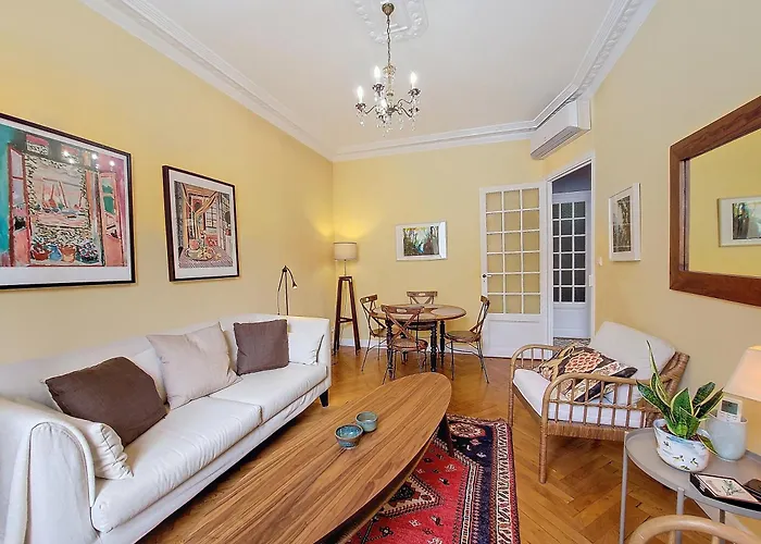 Nestor&Jeeves - Provencal - Central - Near Beach